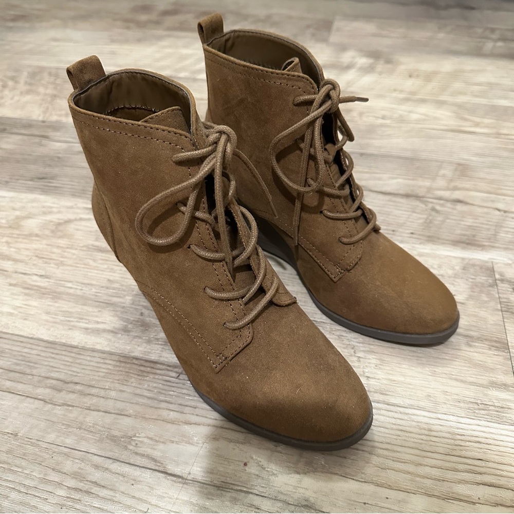 Francesca’s Wedge Booties NWOT